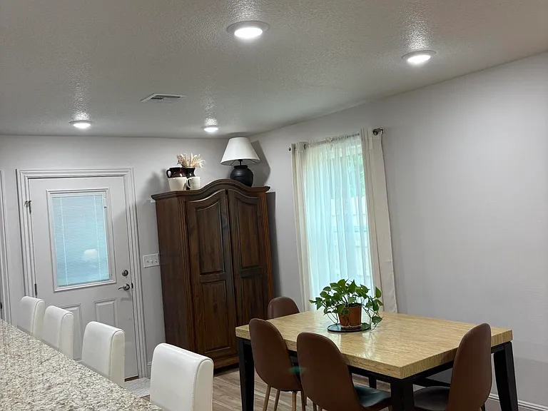 503 Rose Ave — Photo 8