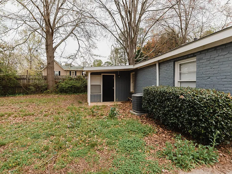 2780 Hall Dr SE — Photo 2