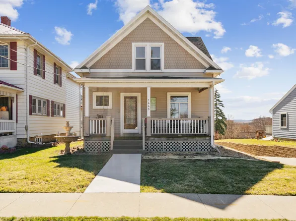 1445 S Grandview Ave, Dubuque, IA 52003
