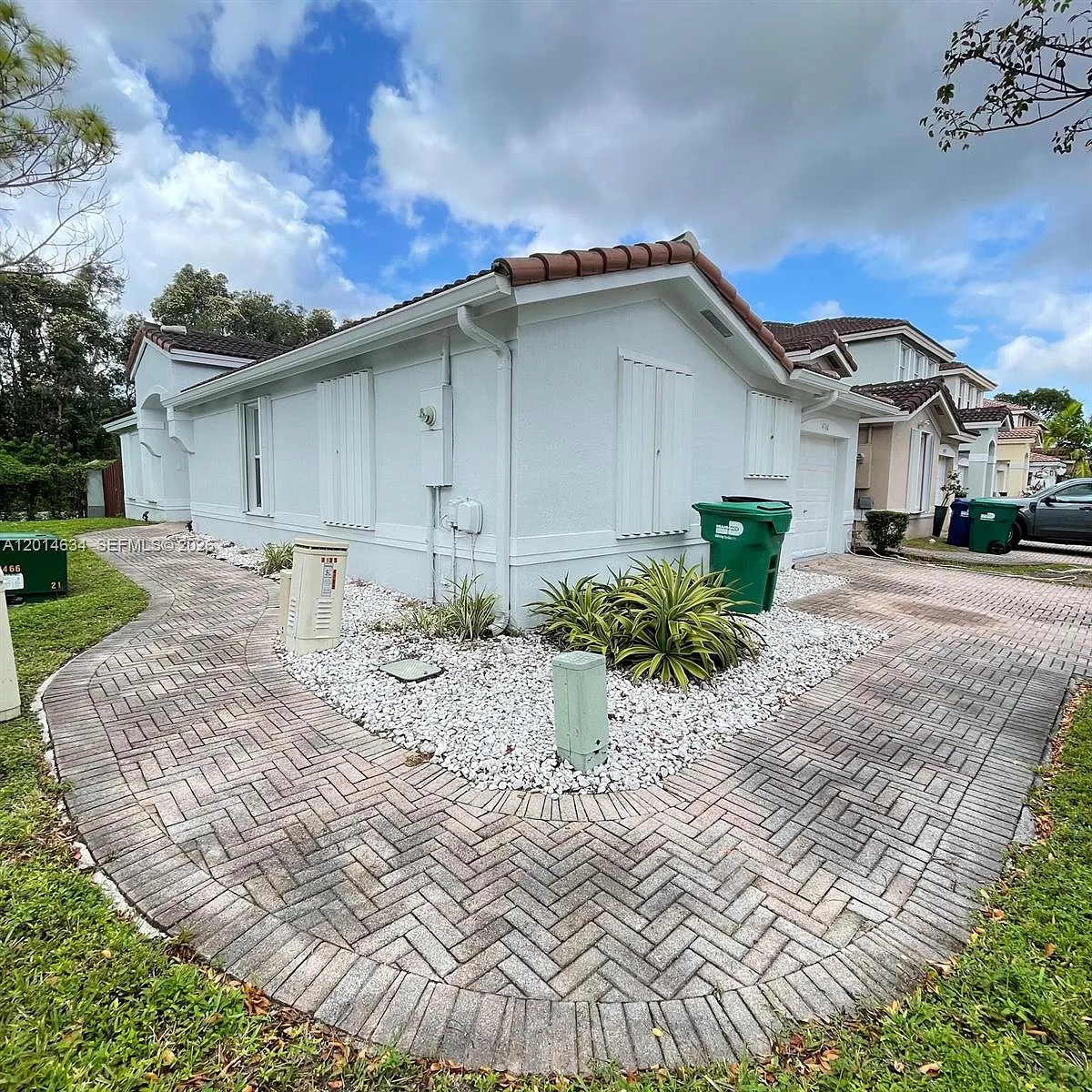 Building Photo - 4760 SW 166th Ct #0
