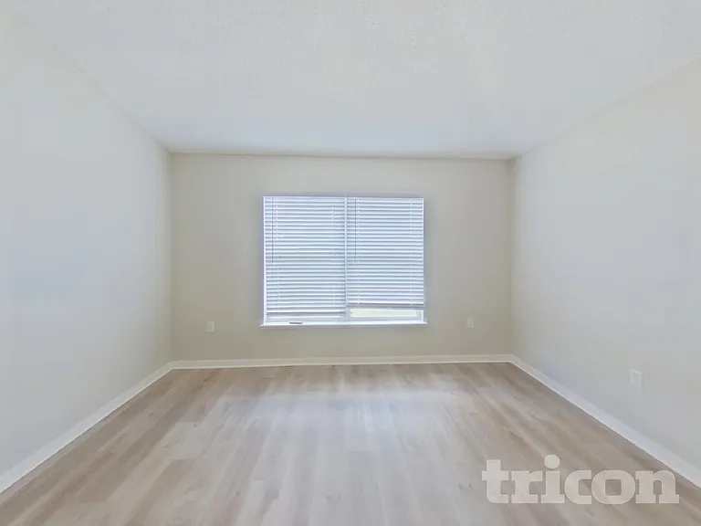 921 Jayhil Dr — Photo 7