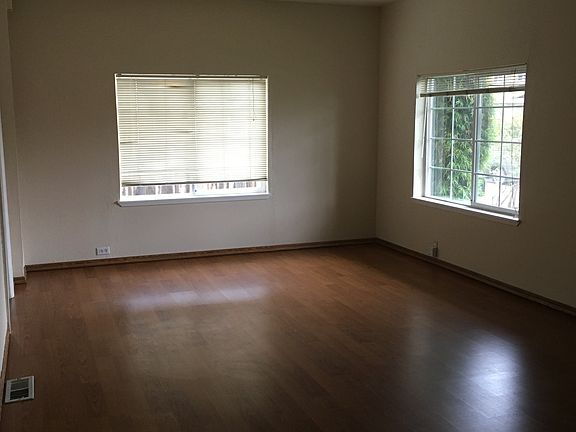3rd image of 552-554 Roosevelt Ave
