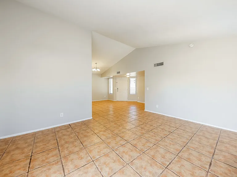 6630 W Poinsettia Dr — Photo 4