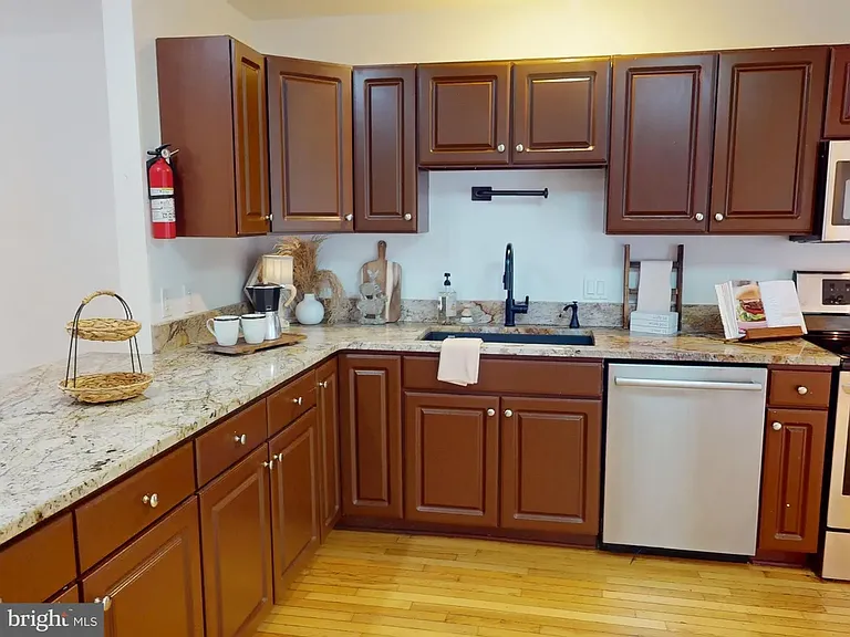 763 Oakwood Ave — Photo 7