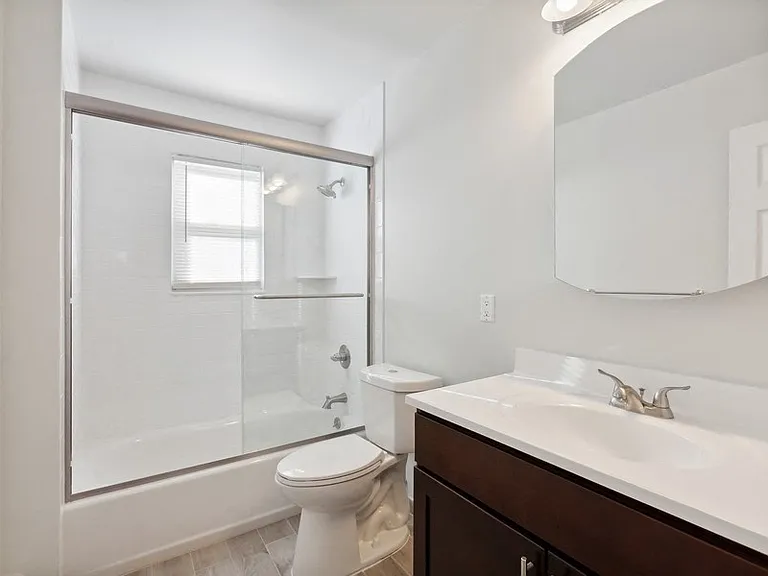 Sherwood Court Apartments — Photo 8