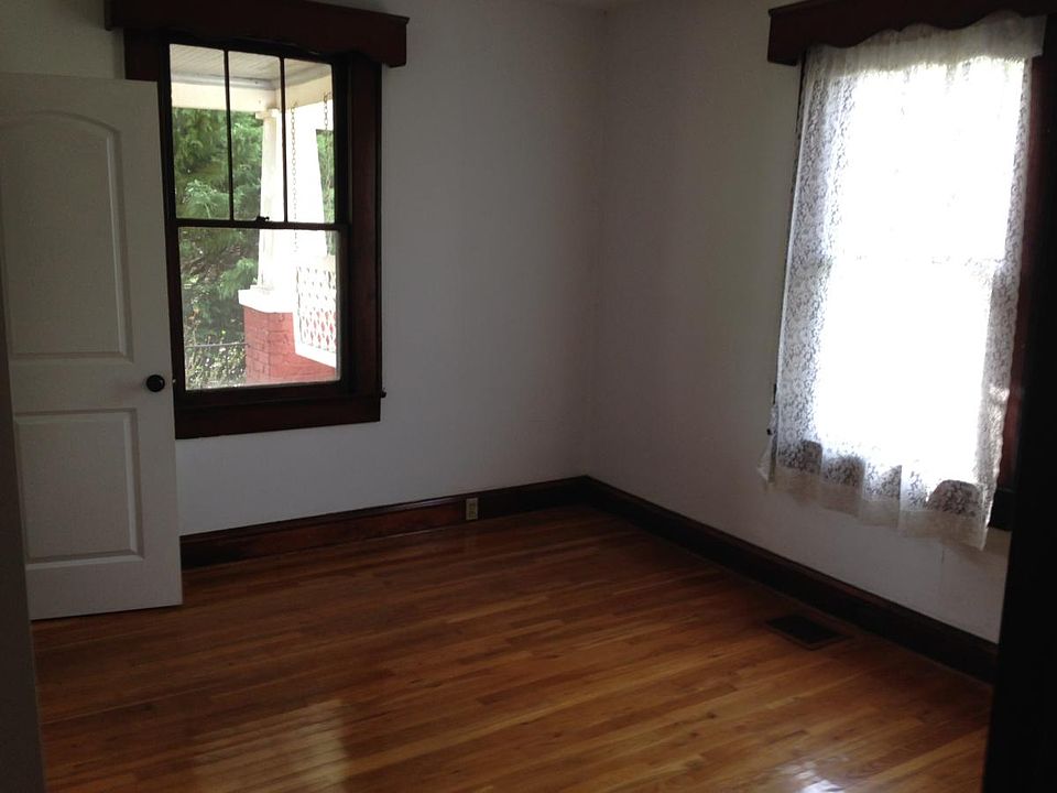 2nd image of 2529 W Blount Ave
