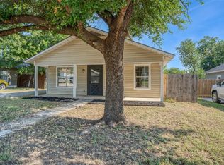 925 E Annie St, Fort Worth, TX 76104