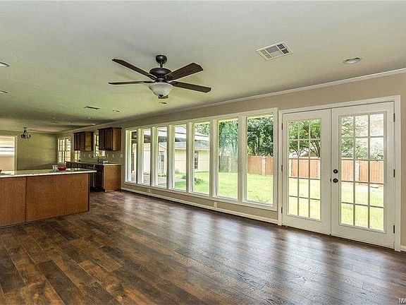 4th image of 4023 Johnstown Dr