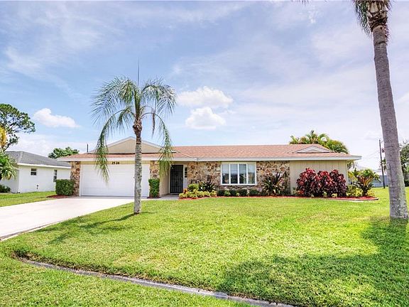 3rd image of 2526 SE Petit Ln