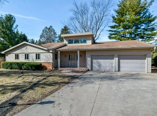 3911 Pioneer Rd, Verona, WI 53593