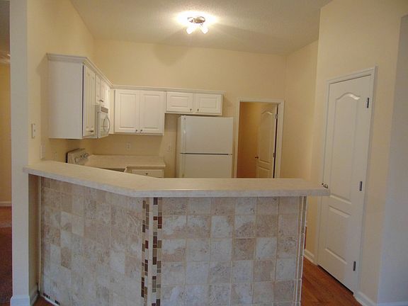 4th image of 102 Cloverwood Dr SW