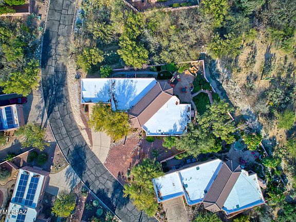 3rd image of 10290 N Carristo Dr