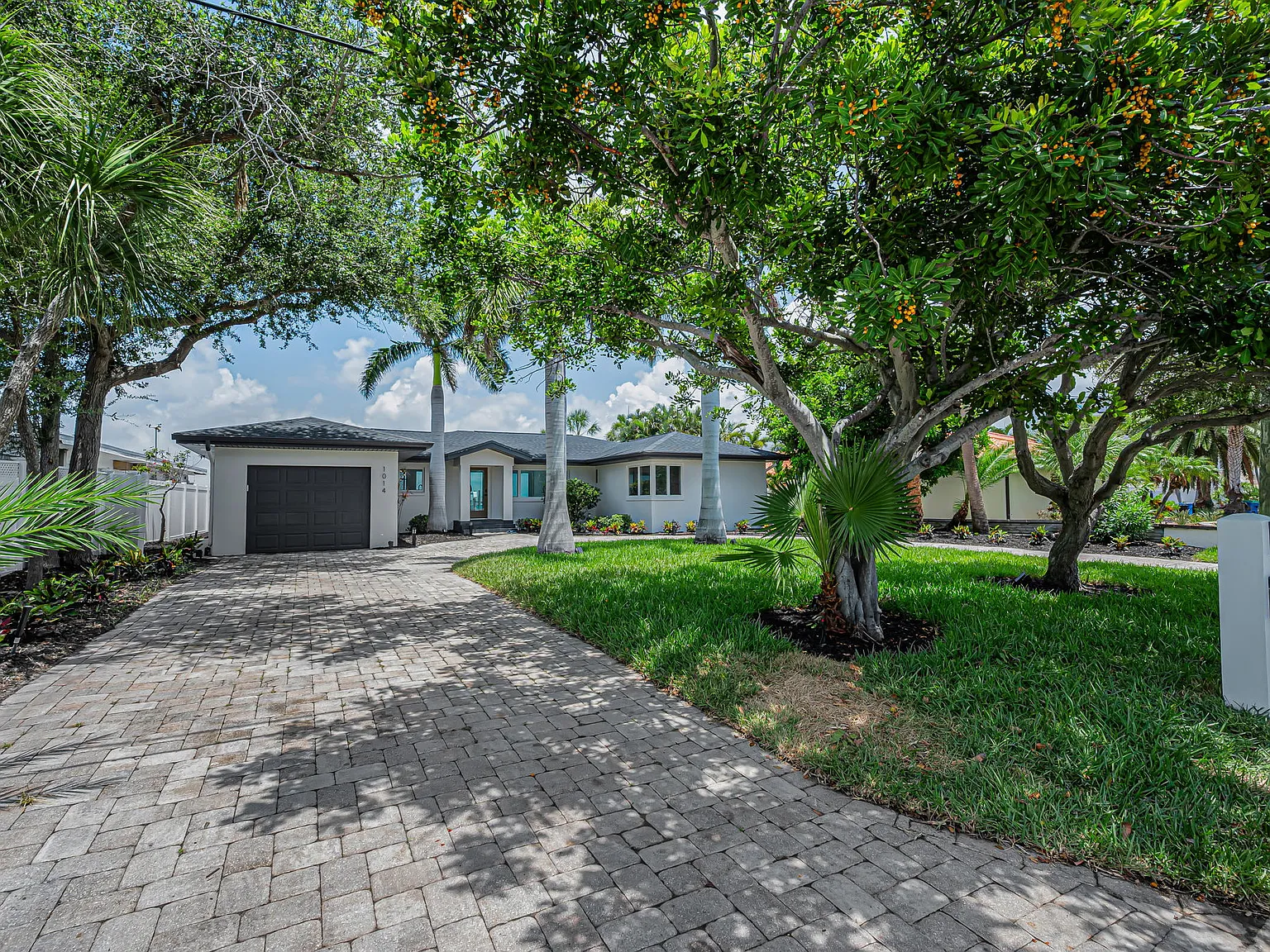 3 bed, 3.5 bath, 1955 sqft, $8,500 — Photo 4