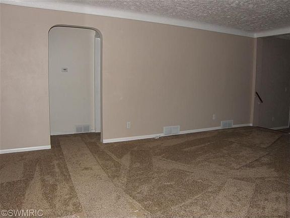 4th image of 2555 Lake Shore Dr