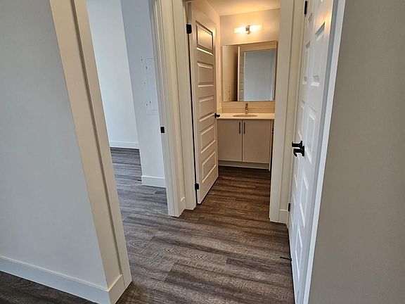 4th image of 107 Roger St #106