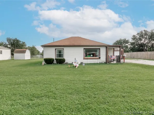 13 Maple Street, Sellersburg, IN 47172