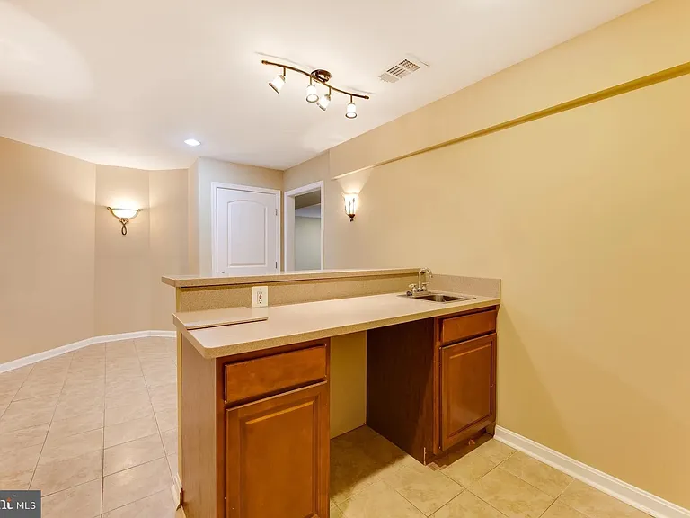 Wetbar/Kitchenette