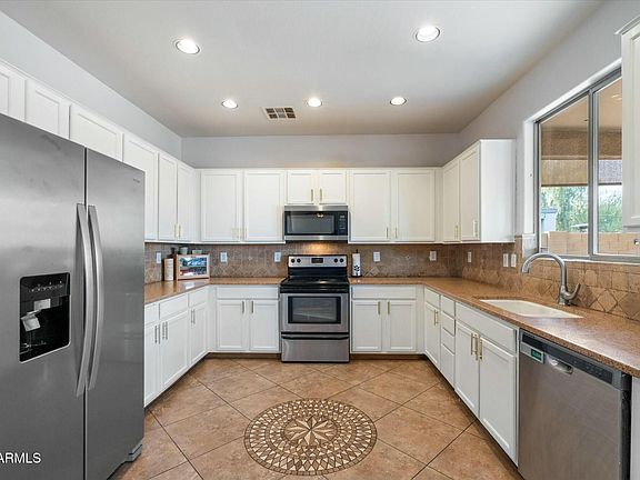 3rd image of 43542 W OSTER Drive