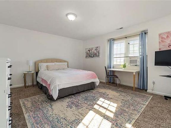 4th image of 1400 Little Bay Ave #B