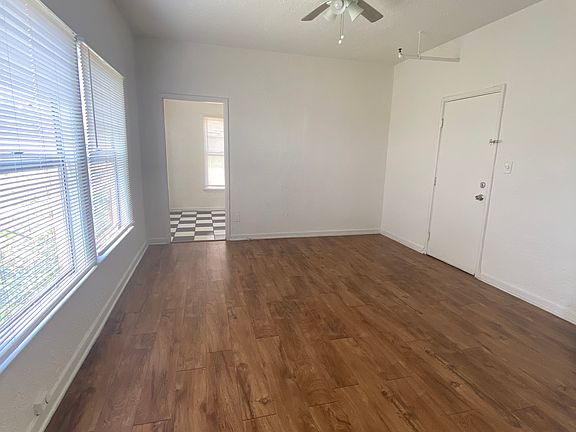 5th image of 4367 Oakwood Ave #307