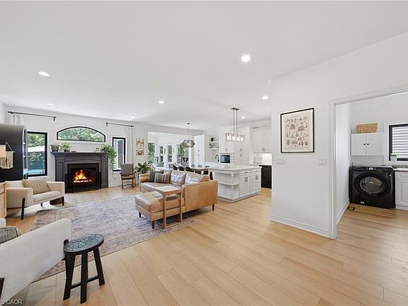 3rd image of 395 Foxtail Ave