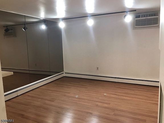 5th image of 640 Franklin Ave Unit B3