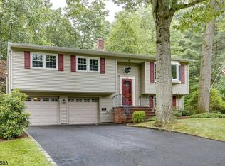 87 Fawnridge Dr, Millington, NJ 07946