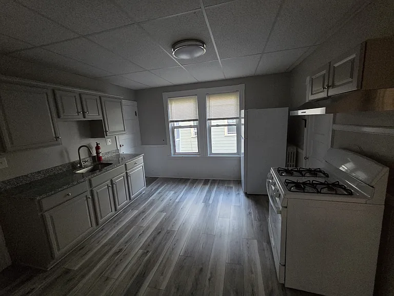 Kitchen with space for a dining table