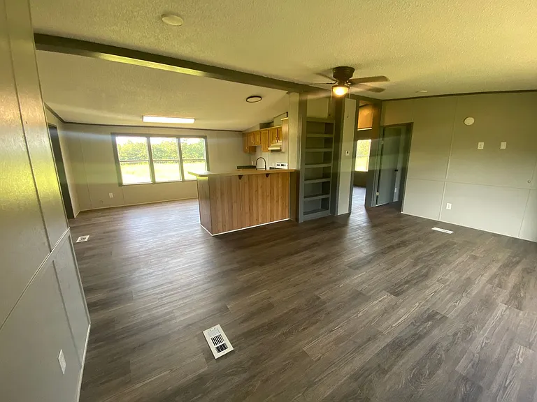 110 Private Road 178 — Photo 3
