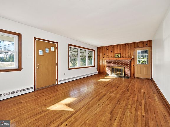 3rd image of 615 Doe Run Rd