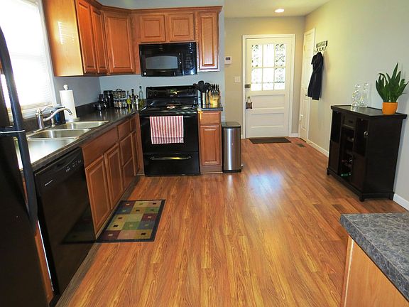 5th image of 321 NE Cedar Ave