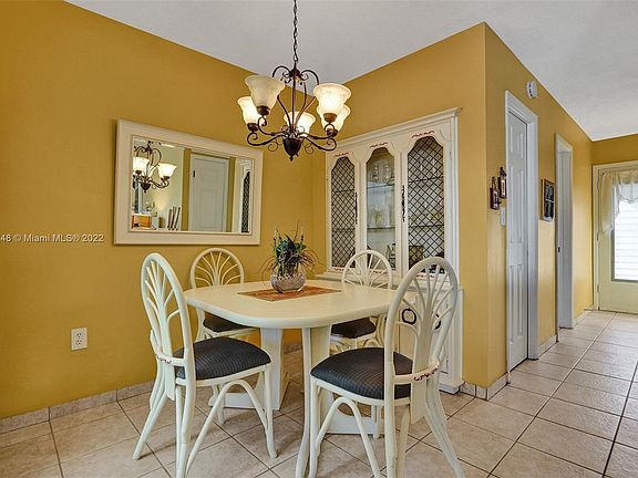 5th image of 17090 NE 14th Ave APT 210