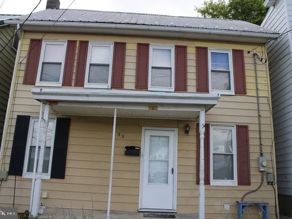 33 Cumberland Valley Ave, Waynesboro, PA 17268