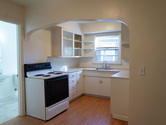 2nd image of 1215 Chemeketa St NE #273