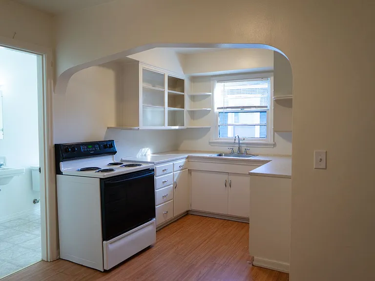 The Interurban Apartments — Photo 2