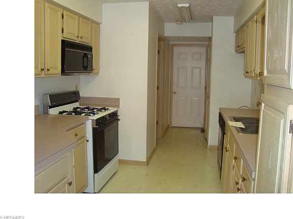 2nd image of 5703 Gateway Ln #902