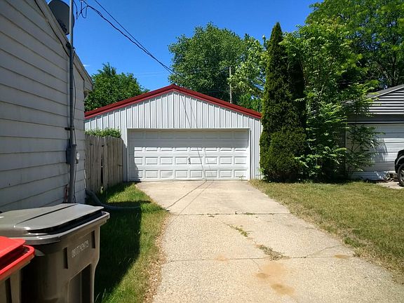 3rd image of 302 Elizabeth Dean Dr SE