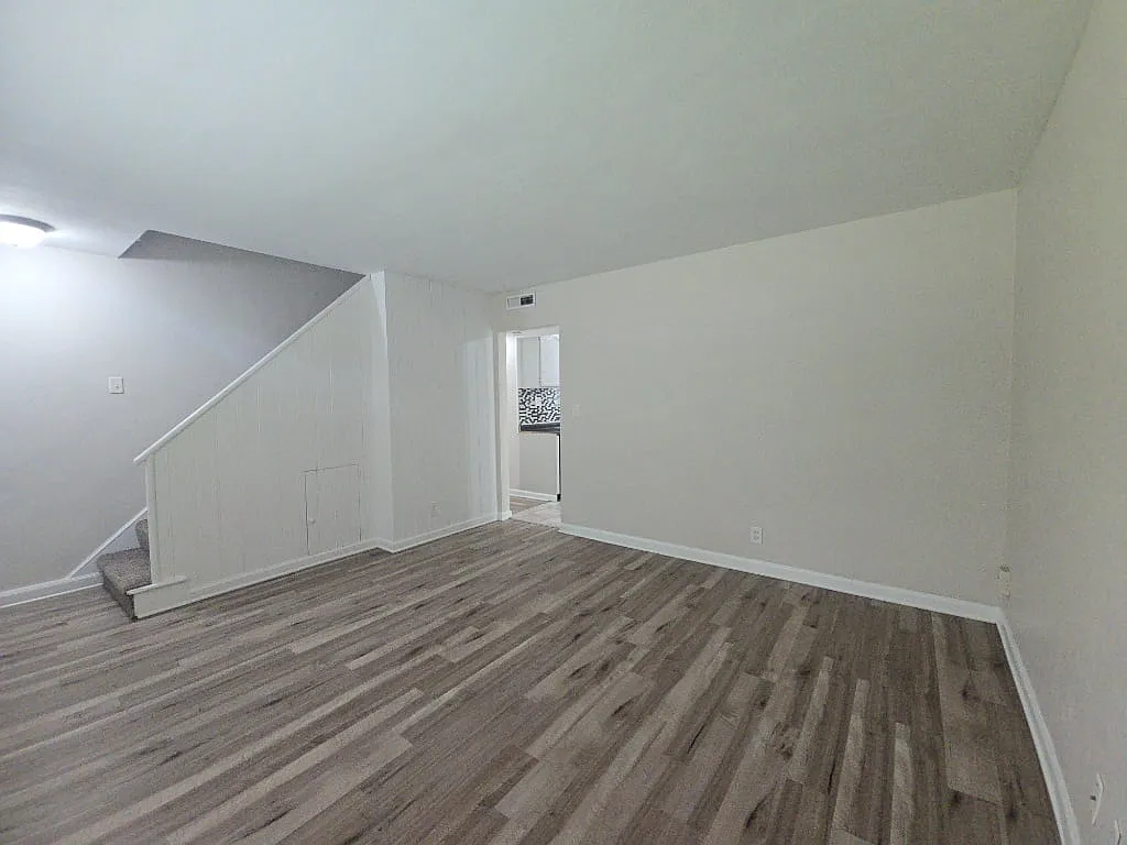 1011 Blakley Dr — Photo 4