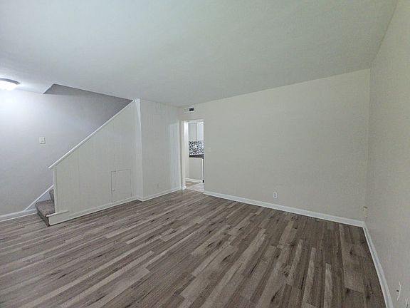 3rd image of 1011 Blakley Dr