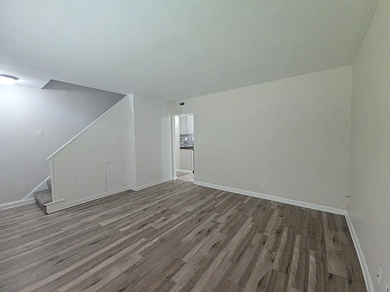 1011 Blakley Dr — Photo 3