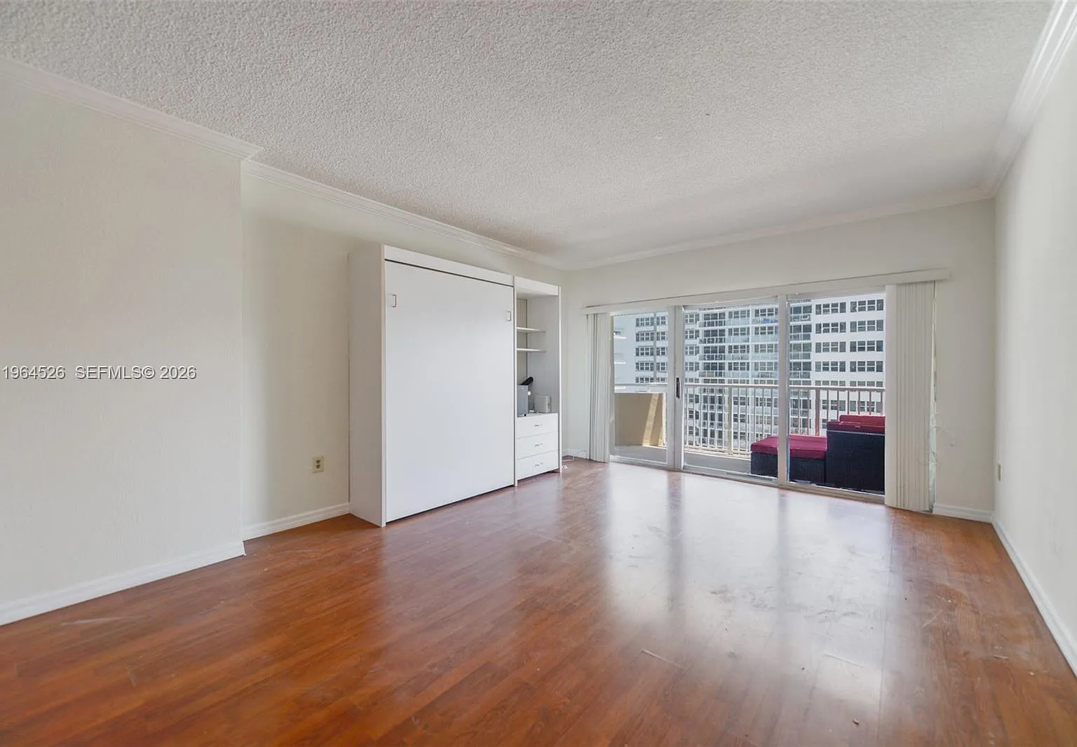 Hemispheres Condo — Photo 3