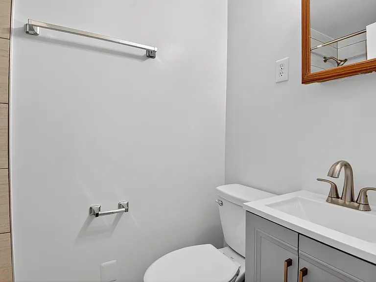2425 Mount Vernon Ave #1 — Photo 3
