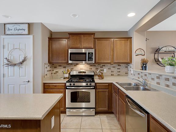2nd image of 2283 N Daisy Dr