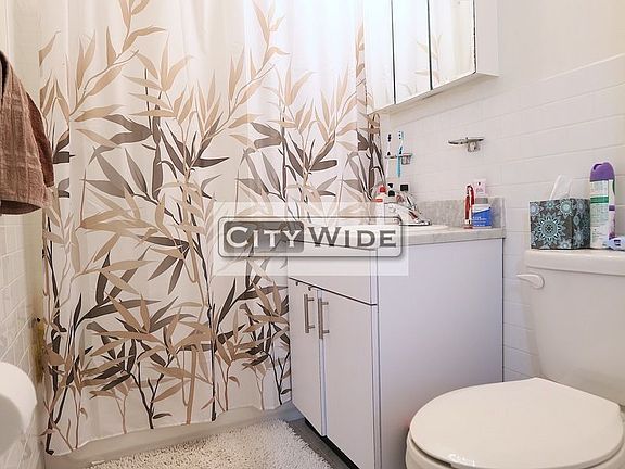 5th image of 235 W 22nd St APT 6F