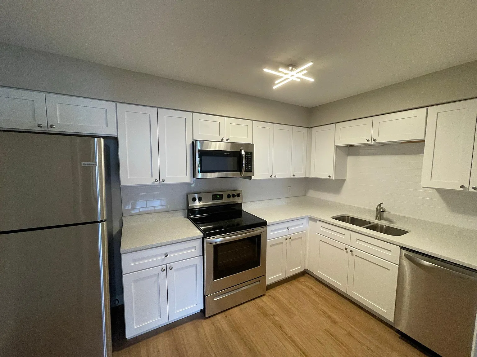 2 bed, 1.5 bath, 875 sqft, $1,399 — Photo 4