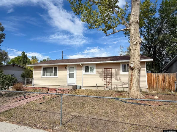 302 Heather Dr, Riverton, WY 82501