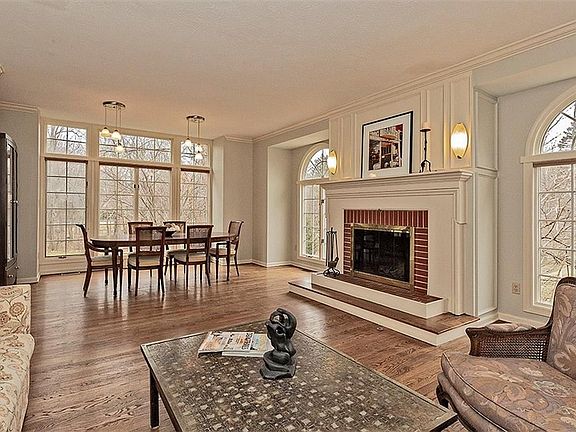4th image of 60 Berkshire Park Dr