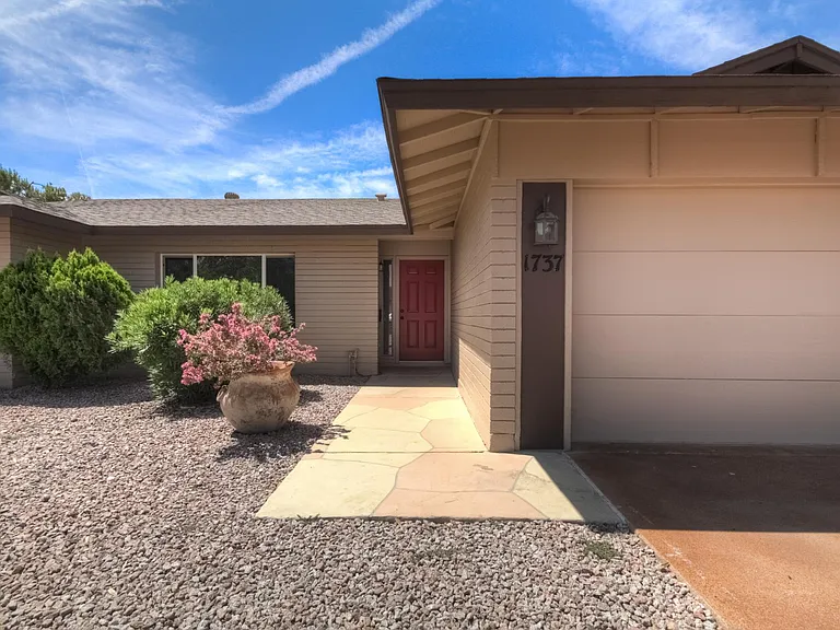 1737 E Pebble Beach Dr — Photo 1