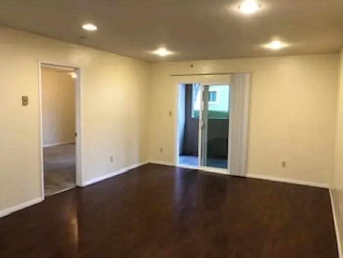 2 bed, 934 sqft, $3,400 — Photo 2