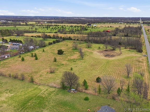 3rd image of 1 E 400th Rd